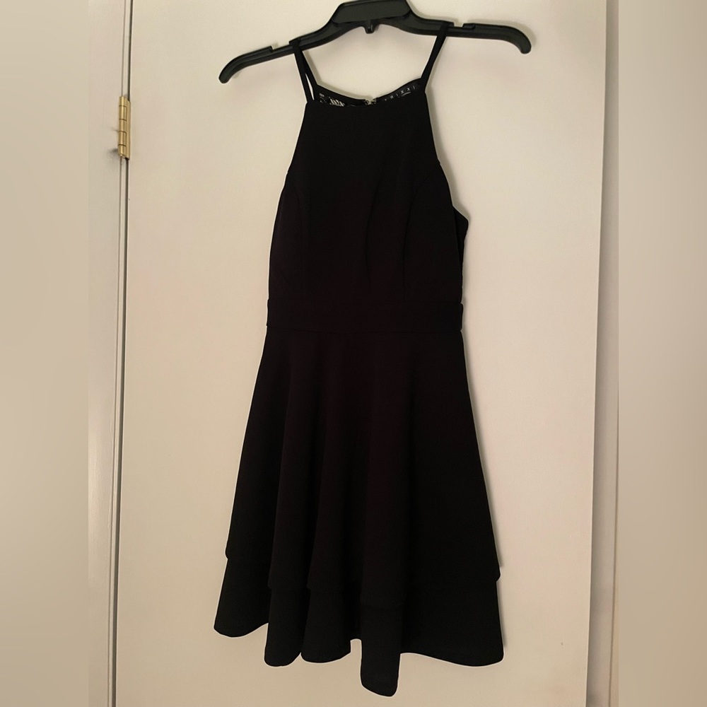 cute black dress w sparkly back !